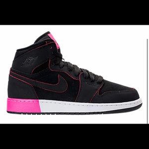 Jordan 1 Retro High Black Hyper Pink Sneaker